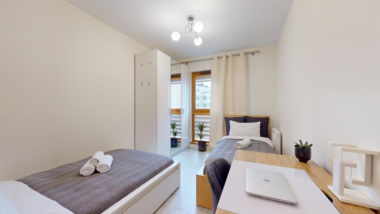 Family House Near The Market Square -Perfect For Family & Business Stays - Ksiecia Witolda Street 500 Steps To Market Square - 2 Bedrooms,2 Parking Places ヴロツワフ エクステリア 写真