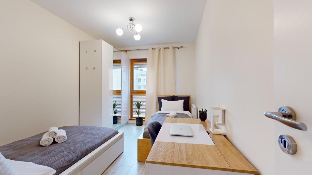Family House Near The Market Square -Perfect For Family & Business Stays - Ksiecia Witolda Street 500 Steps To Market Square - 2 Bedrooms,2 Parking Places ヴロツワフ エクステリア 写真