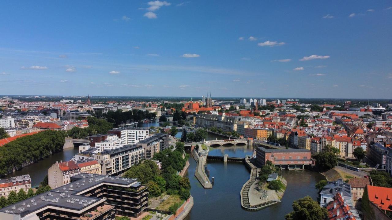 Family House Near The Market Square -Perfect For Family & Business Stays - Ksiecia Witolda Street 500 Steps To Market Square - 2 Bedrooms,2 Parking Places ヴロツワフ エクステリア 写真