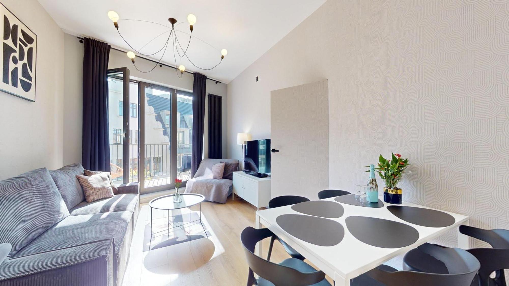 Family House Near The Market Square -Perfect For Family & Business Stays - Ksiecia Witolda Street 500 Steps To Market Square - 2 Bedrooms,2 Parking Places ヴロツワフ エクステリア 写真