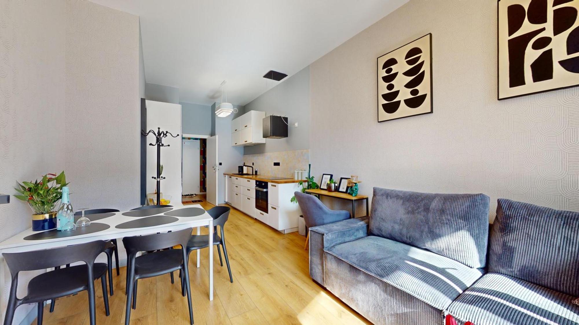 Family House Near The Market Square -Perfect For Family & Business Stays - Ksiecia Witolda Street 500 Steps To Market Square - 2 Bedrooms,2 Parking Places ヴロツワフ エクステリア 写真