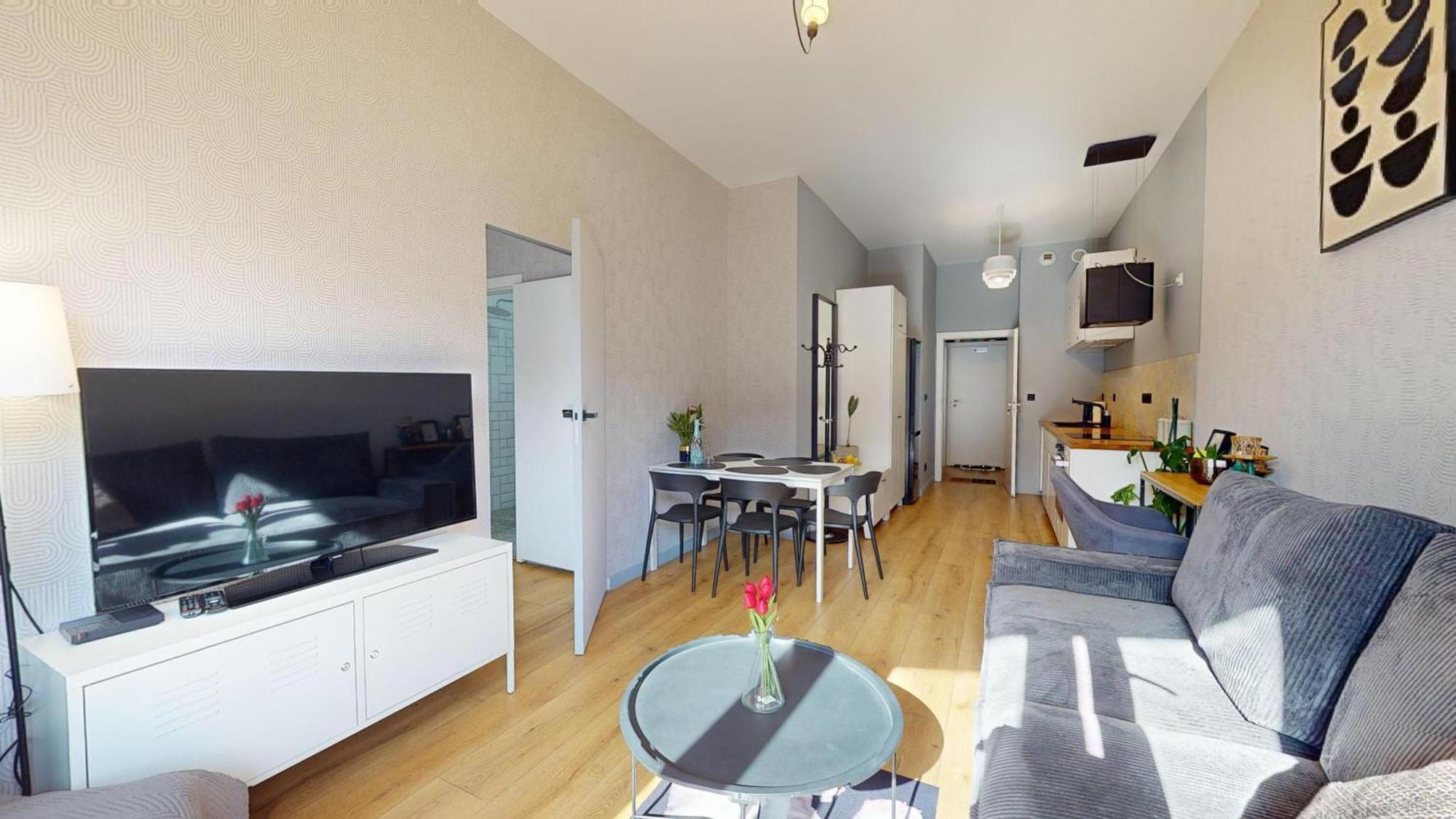 Family House Near The Market Square -Perfect For Family & Business Stays - Ksiecia Witolda Street 500 Steps To Market Square - 2 Bedrooms,2 Parking Places ヴロツワフ エクステリア 写真