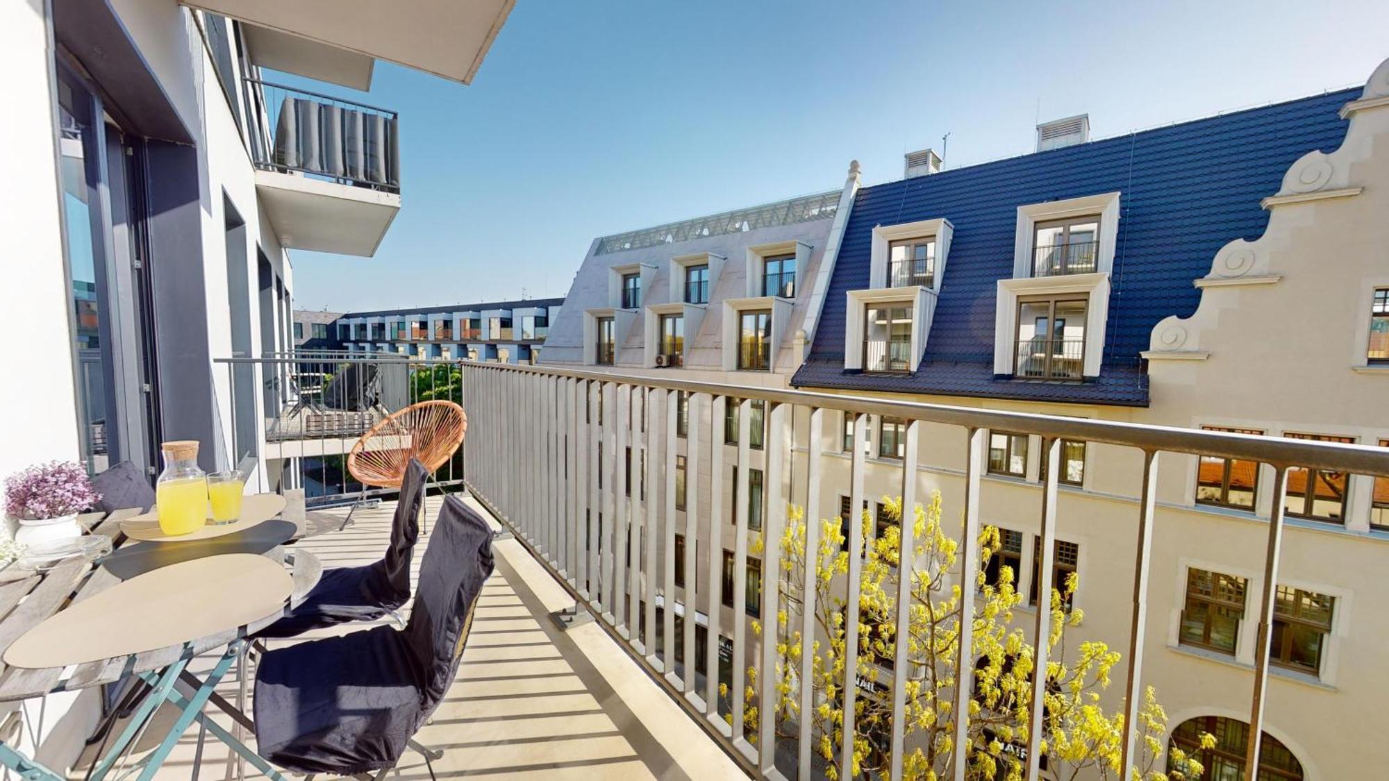Family House Near The Market Square -Perfect For Family & Business Stays - Ksiecia Witolda Street 500 Steps To Market Square - 2 Bedrooms,2 Parking Places ヴロツワフ エクステリア 写真